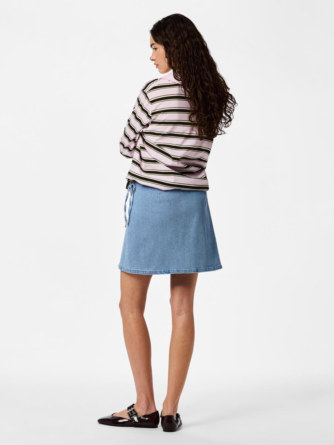 model_shot-back